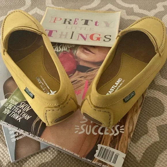 “Eastland” Patricia penny loafer driving moc; yellow nubuc; size 7; NWOT - Picture 10 of 13